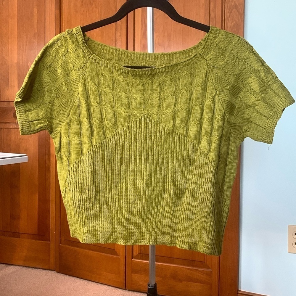Literally the cutest cropped Summer sweater top ever! Size XL Fits like M. NWOT